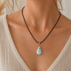 Collier en pierre naturelle personnalisé sur cordon cuir
